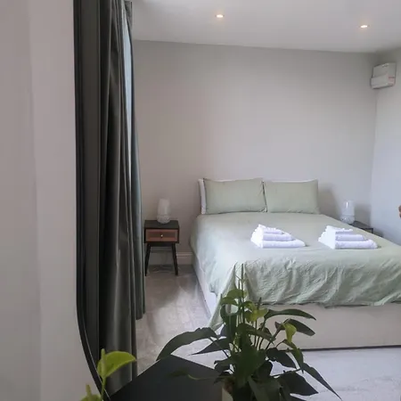 One Bedroom Clifton With Parking
