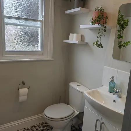 One Bedroom Clifton With Parking דירה בריסטול